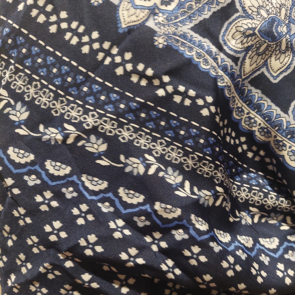 Katie's 2xl flowey top with tie knot at the front. - Picture 6 of 7